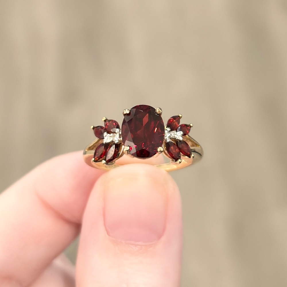 Garnet Gold Ring: Natural gemstone oval pyrope red diamond 10K solid yellow gold - Picture 5 of 15
